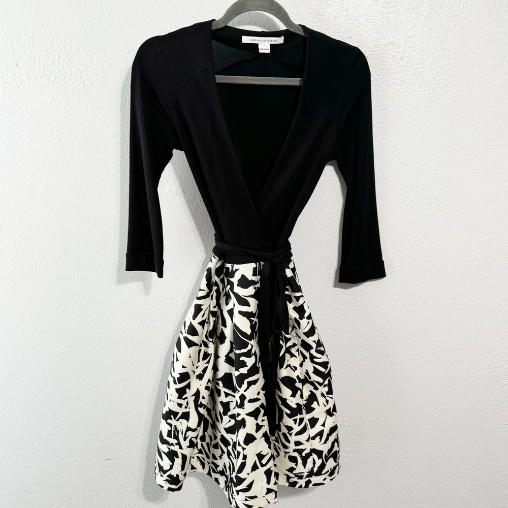 Diane Von Furstenberg silk wool black white wrap dress size 0